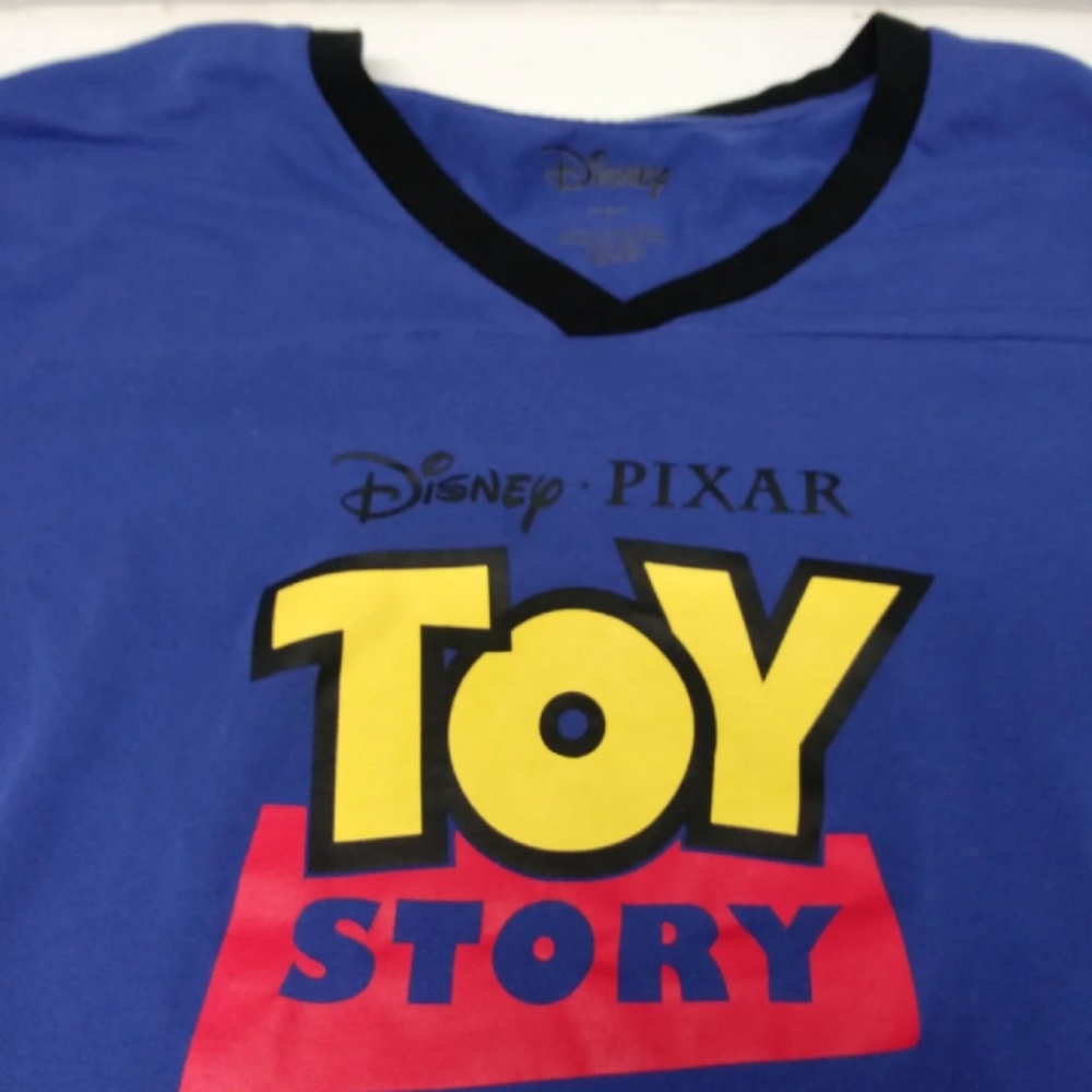 Toy story cropped v neck!